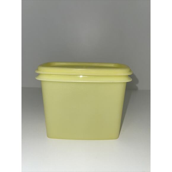 Vintage 4.5" Tall TUPPERWARE SPACE SAVER Storage Container Canister 1243-10 - Picture 2 of 9